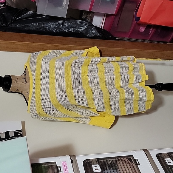 Lane Bryant 18/20 light weight knit yellow and cream stripes top. - Picture 1 of 3
